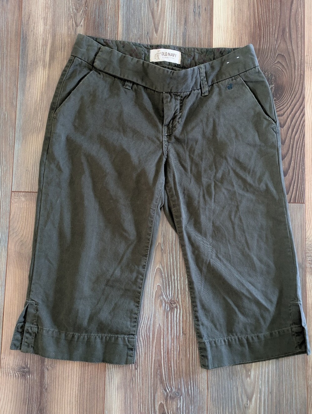Vintage Old Navy Olive Green Bermuda Casual Cotton Chino Shorts 2